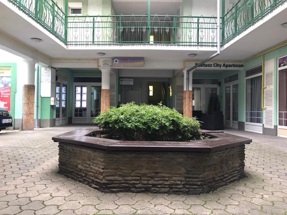 Monro Apartment เฮวิซ ภายนอก รูปภาพ